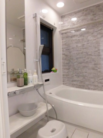 グレーを基調とした明るいユニットバスに 世田谷区T様邸 グレーを基調とした明るいユニットバスに 世田谷区T様邸